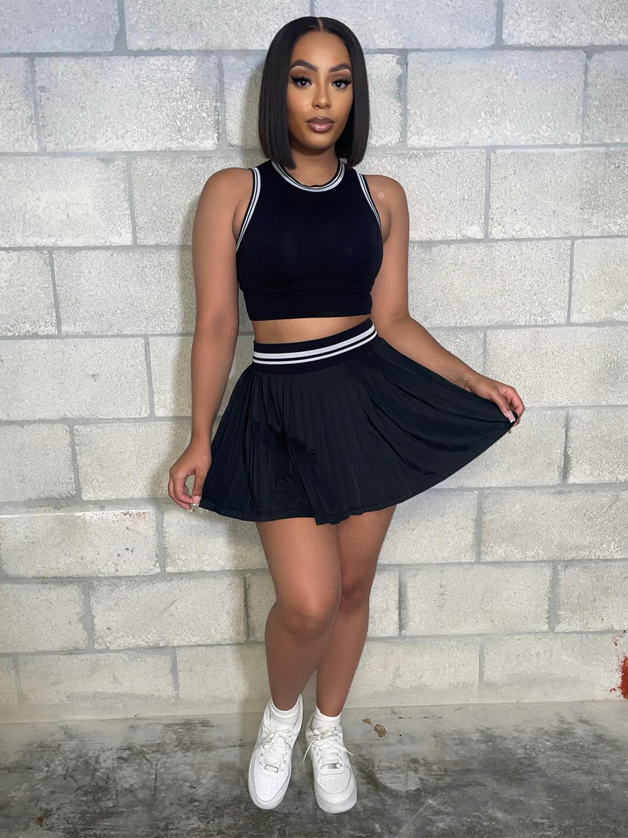 Sleeveless crop top + Pleated skirt